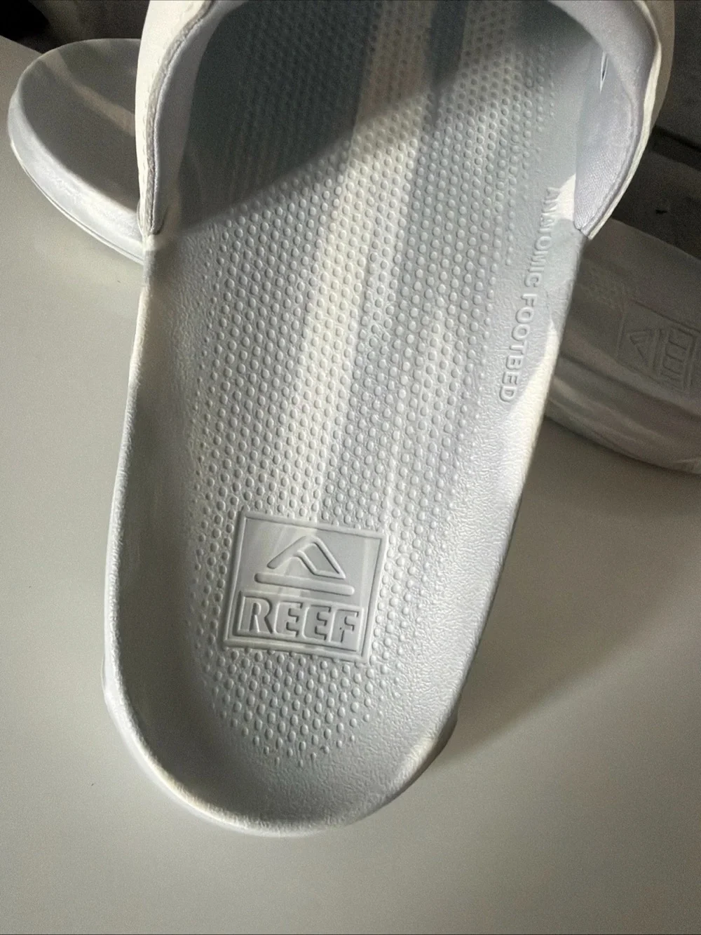 REEF Men's Size 10 Tailslide Slip-On Sandals. White. New with Tags